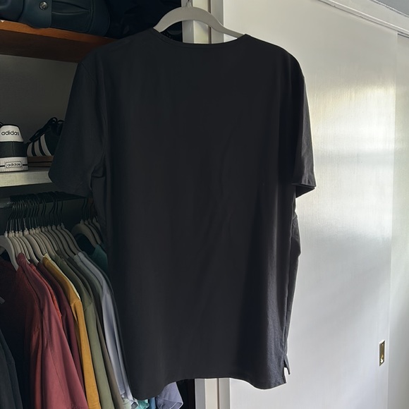 Lululemon Men’s Chest Pocket Relaxed-Fit T-Shirt - Picture 2 of 3